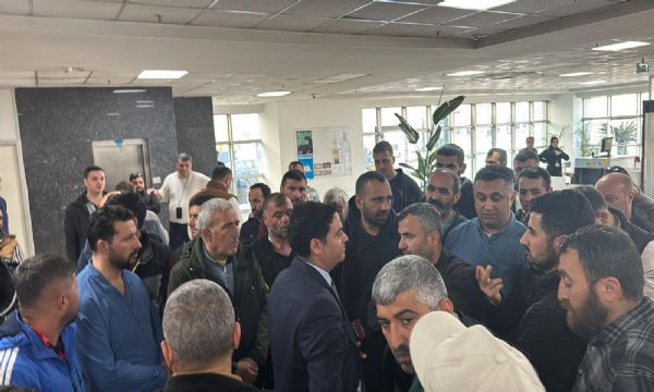 Karabağlar'da büyük isyan... Esnaf belediyeyi bastı!